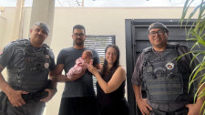 Policiais militares salvam bebê de 30 dias vítima de engasgo 