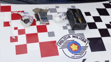 PM apreende drogas e conduz dois suspeitos após ação com apoio do Canil em Flórida Paulista