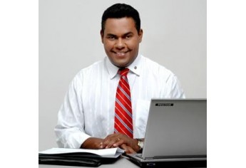 Radialista Miguel Francisco, que ao final da entrevista, pediu que Presidenta mandasse abraço para professora de seu filho, sendo atendido.