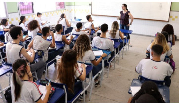 Lei garante licença remunerada para pós-graduação de professores da rede pública