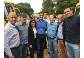 Adamantina recebe novo ônibus escolar