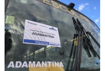 Adamantina recebe novo ônibus escolar