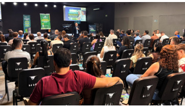 Palestra do Sicoob Paulista em Lucélia destaca atitudes e relacionamento para impulsionar vendas