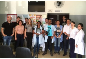 Equipe desenvolvedora do projeto, profissionais da ESF e autoridades de Adamantina, na última sexta-feira (Foto: Siga Mais).