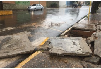 Esquina da Avenida Adhemar de Barros com  a Alameda Padre Nóbrega  (Fotos: Siga Mais).