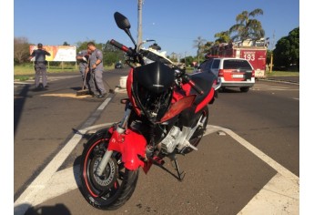 Moto teve danos em sua estrutura, sobretudo a parte frontal (Foto: Siga Mais).