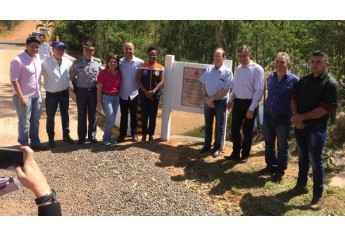 Coronel PM Helena dos Santos Reis, Secretária Chefe da Casa Militar e Coordenadora Estadual de Defesa Civil fez a entrega da obra em Adamantina, sendo recebida pelas autoridades locais (Foto: Siga Mais).