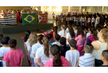 Emef Teruyo Kikuta celebra o dia da Família na Escola