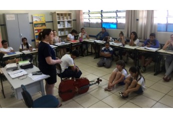 Emef Teruyo Kikuta celebra o dia da Família na Escola