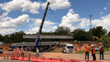 Obras da SP-294 têm içamento de vigas de 70 toneladas em Lucélia