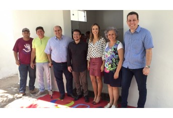 Autoridades, colaboradores e dirigentes na inauguração do refeitório para funcionários, no PAI Nosso Lar (Foto: Siga Mais).