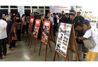 Exposição de fotografias atraiu a atenção do público no hall do auditório do campus 2 (Foto: Siga Mais).