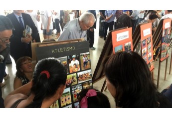 Exposição de fotografias atraiu a atenção do público no hall do auditório do campus 2 (Foto: Siga Mais).