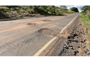 Vicinal do Salto Botelho: novo recape de R$ 21,7 milhões tem dezenas de pontos críticos e crateras