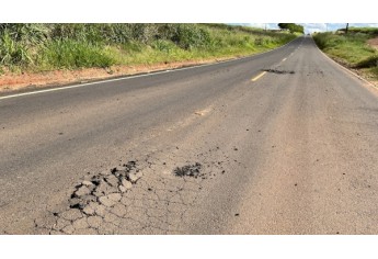 Vicinal do Salto Botelho: novo recape de R$ 21,7 milhões tem dezenas de pontos críticos e crateras