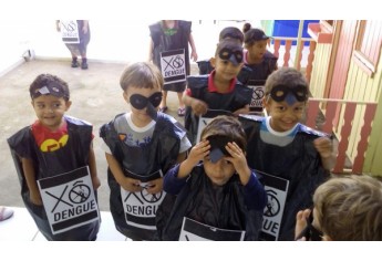 Na EMEI Monteiro Lobato, crianças aguardam saída para ações de conscientização pelo bairro (Foto: Cedida).