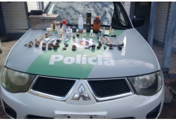 Materiais apreendidos pela Polícia Ambiental na rinha de galo, em Presidente Prudente (Foto: Cedida/Polícia Ambiental).