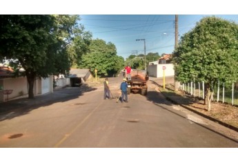 Prefeitura executa serviços de tapa-buracos em 13 bairros e na área central. (Foto: Assessoria de Imprensa)