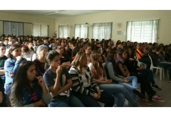 Estudantes da Etec Amim Jundi usam teatro para contextualizar aprendizado (Foto: Da Assessoria).