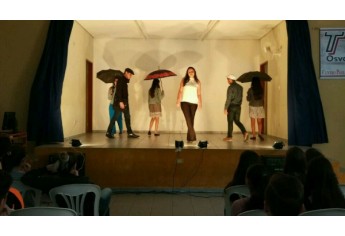 Estudantes da Etec Amim Jundi usam teatro para contextualizar aprendizado (Foto: Da Assessoria).