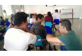 Palestra levou aos alunos da APAE informações sobre separação dos materiais e da coleta seletiva (Foto: Assessoria de Imprensa).