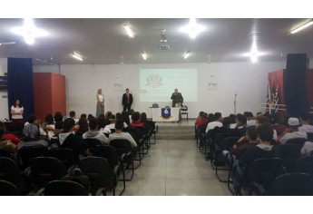 Palestra realizada pela Polícia Civil integra a Semana de Cidadania e Segurança, do Conseg de Adamantina (Foto: Cedida).