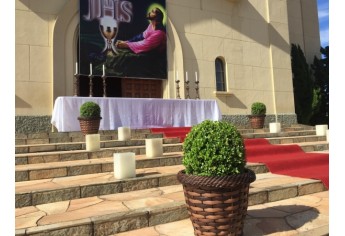 Decoração tradicional nas procissões de Corpus Christi é realizada nas proximidades da Igreja Matriz de Santo Antônio (Foto: Siga Mais).
