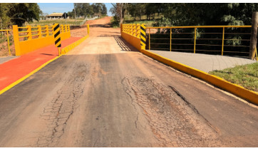 Asfalto em acesso à nova ponte da Rua Santa Catarina apresenta deformações; Prefeitura de manifesta
