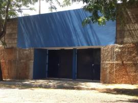 Saída de emergência, uma das exigências das autoridades, para a segurança do local (Foto: Siga Mais).