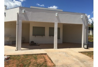 Estádio recebeu novo vestiário e cantina ao lado do portão principal de acesso ao local (Foto: Siga Mais).