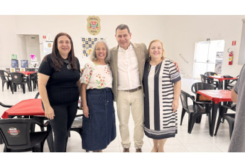Encontro reuniu policiais civis aposentados em Adamantina (Imagens: Siga Mais).