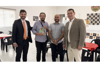 Encontro reuniu policiais civis aposentados em Adamantina (Imagens: Siga Mais).