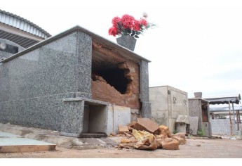 Túmulos foram arrombados no cemitério de Dracena (Lucas Mello/Portal Regional/Dracena).