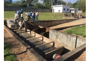 Sistema de retirada de rejeitos da rede de esgoto, em uma das estações de tratamento de esgoto em Adamantina (Foto: Arquivo/Siga Mais).