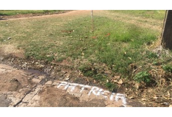 Demarcações na Avenida Cristóvão Goulart Marmo, em terrenos na região da antiga Colônia da Fepasa (Foto: Siga Mais).