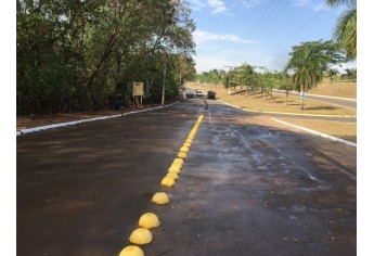 Obras de recapeamento foram iniciadas na Rua Carlos Pegoraro, no Distrito Comercial (Foto: Siga Mais).