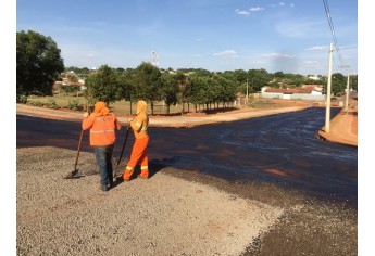 Pavimentação da continuação da Alameda Padre Nóbrega. Trecho também tem galerias de águas pluviais, guias, sarjetas e passeio público (Foto: Siga Mais).