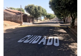 Obstáculo na Alameda Padre Nóbrega, entre a Rua Tsunekishi Sakai e a Rua Pastor Pedro Pereira de Araújo, proximidades da Escola Cristã (Foto: Siga Mais).