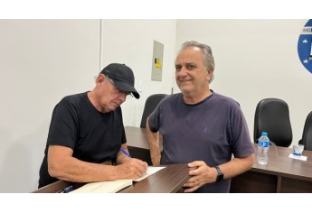 Noite de lançamento (Foto: Siga Mais).