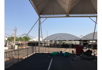 Recito Poliesportivo recebe estrutura para a ExpoVerde 2018 (Foto: Siga Mais).