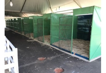 Recito Poliesportivo recebe estrutura para a ExpoVerde 2018 (Foto: Siga Mais).