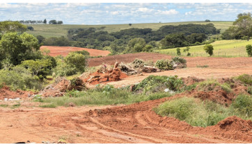 Descarte de pneus e outros materiais: denúncia aponta possível crime ambiental em Mariápolis