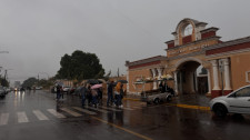 Sob chuva, corpo do ex-prefeito José Laércio Rossi é sepultado em Adamantina