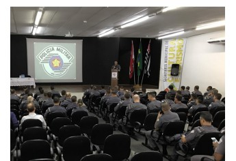 Solenidade de valorização do policial militar foi realizada em Adamantina (Foto: Siga Mais).