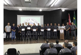 Solenidade de valorização do policial militar foi realizada em Adamantina (Foto: Siga Mais).