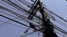 Fios e cabos soltos e inutilizados: Energisa reúne empresas de telecomunicações em Adamantina 