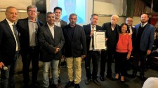 Concedido em março pela Câmara Municipal, professor Galvão recebe o título de Cidadão Adamantinense