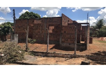 Obras paralisadas desde 2011 são retomadas pela atual administração, para a construção da unidade básica de saúde do Jardim Brasil (Foto: Siga Mais).