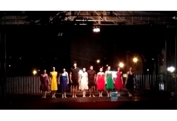Alunos da Academia de Ballet Rosânia Gonçalves apresentaram número artístico que antecedeu a chegada do Papai Noel (Foto: Cedida).