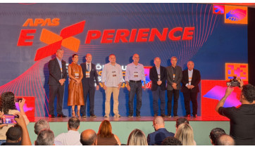 Empresários e representantes do setor supermercadista, fornecedores e lideranças públicas da região 